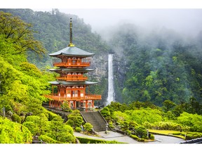 Nachi Falls, Japans tallest single-drop waterfall, forms a stunning backdrop to the Sanjudo pagoda at the top of the Daimon-Zaka slope on the Kumano Kodo. Fotolia