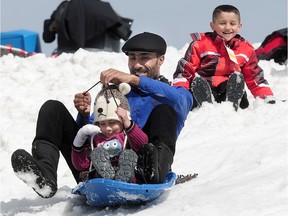 Syrian refugees first snow experience in Canada