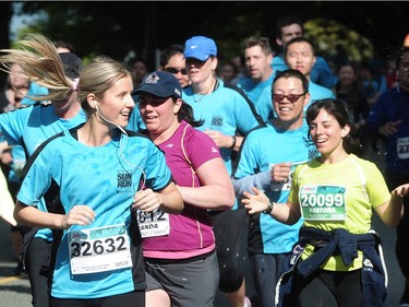 VANCOUVER, BC., April 17, 2016 --  Runners in the 32nd annual Vancouver Sun Run, in Vancouver, BC., April 17, 2016. (Nick Procaylo/PNG)   00042785A  [PNG Merlin Archive]