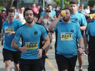 VANCOUVER, BC., April 17, 2016 --  Runners in the 32nd annual Vancouver Sun Run, in Vancouver, BC., April 17, 2016. (Nick Procaylo/PNG)   00042785A  [PNG Merlin Archive]