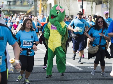 VANCOUVER,BC:APRIL 17, 2016 -- A runner dressed in a turtle costume runs in the 2016 Vancouver Sun Run in Vancouver, BC, April, 17, 2016. (Richard Lam/PNG) (For ) 00042786A [PNG Merlin Archive]