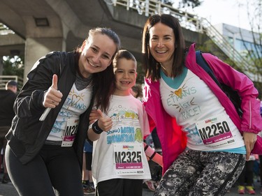 VANCOUVER,BC:APRIL 17, 2016 -- Participants of the 2016 Shaw Mini Sun Run pose for a photo prior to the start in Vancouver, BC, April, 17, 2016. (Richard Lam/PNG) (For ) 00042786A [PNG Merlin Archive]