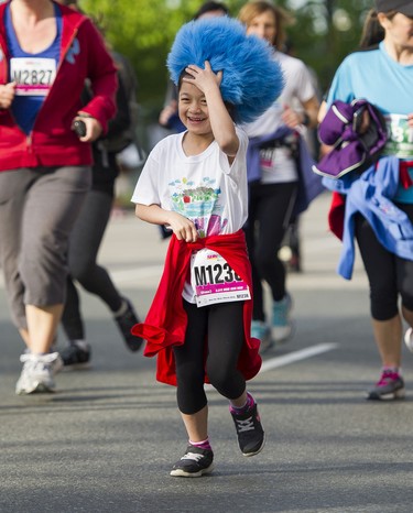VANCOUVER,BC:APRIL 17, 2016 -- Participants of the 2016 Shaw Mini Sun Run run in Vancouver, BC, April, 17, 2016. (Richard Lam/PNG) (For ) 00042786A [PNG Merlin Archive]