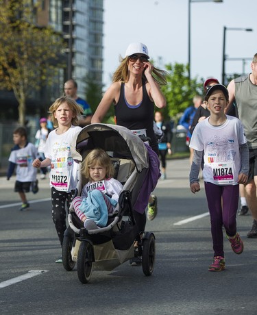 VANCOUVER,BC:APRIL 17, 2016 -- Participants of the 2016 Shaw Mini Sun Run run in Vancouver, BC, April, 17, 2016. (Richard Lam/PNG) (For ) 00042786A [PNG Merlin Archive]