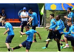 Italy's coach Antonio Conte (C up) looks to his national football players during a training session in Montpellier on June 12, 2016, prior to the Euro 2016 football match against Belgium in Lyon.