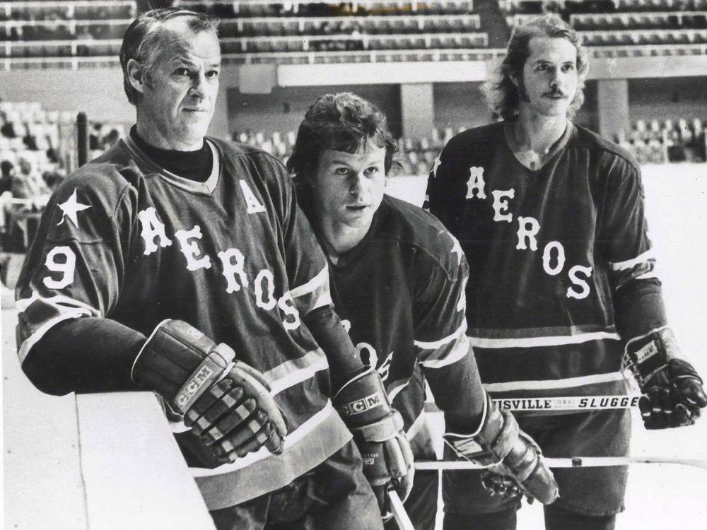 NHL veteran Gordie Howe enters fifth decade of pro hockey - Sports