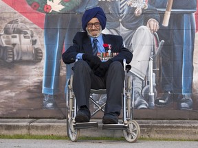 Lt.-Col. Pritam Singh Jauhal poses by a mural in Surrey at the end of the Remembrance Day ceremony in 2015. Jauhal died Sunday at age 95. Richard Lam/PNG files