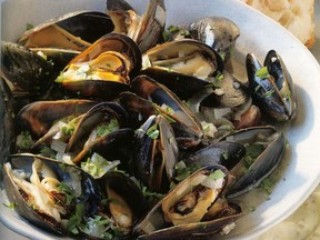 0820.Smoked Mussels with Beer, Shallots, and Garlic  from Weber's New American Barbecue by Jamie Purviance. [PNG Merlin Archive]