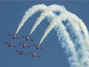 Canadian Forces Snowbirds perform at the 2016 Abbotsford Airshow.