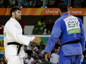 Egypt's Islam El Shehaby (blue) declines to shake hands with Israel's Or Sasson after losing during the men's over 100-kg judo competition at the Rio Olympics.