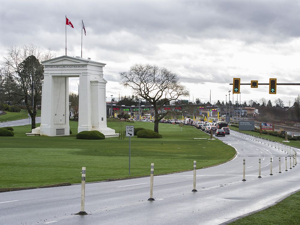 Peace Arch border opens after police confirm no threat to travellers