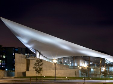 Arena Stage, Washingon DC | 
The 2010 project doubled the company’s previous facilities to 200,000 square feet, restoring two historic theatres and adding a new experimental theatre.'