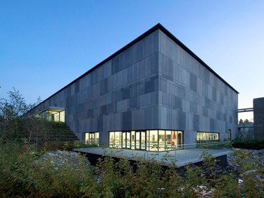 Guildford Aquatic Centre expansion, Surrey | 
Daylight is carefully and deliberately introduced into the natatorium space, creating a unique atmosphere.