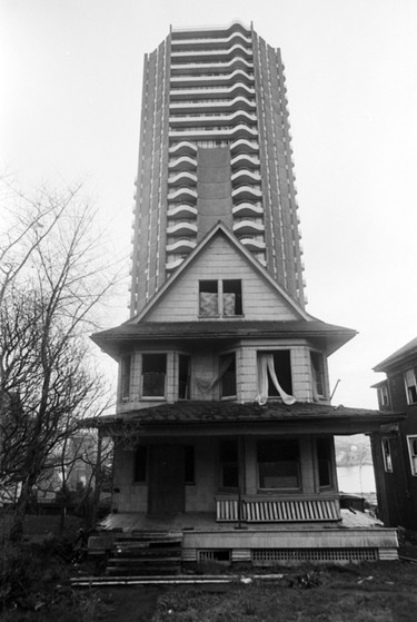Old home on Pacific Street near Thurlow with high-rise apartment building behind. December 28, 1979.