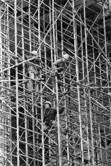 Men on scaffolding at the new courthouse complex. March 16, 1978.