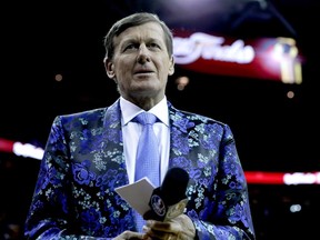 Broadcaster Craig Sager, who died Thursday at age 65 after a long battle with cancer, was renowned for the colourful wardrobe that he brought to NBA sidelines for TNT over 26 seasons.