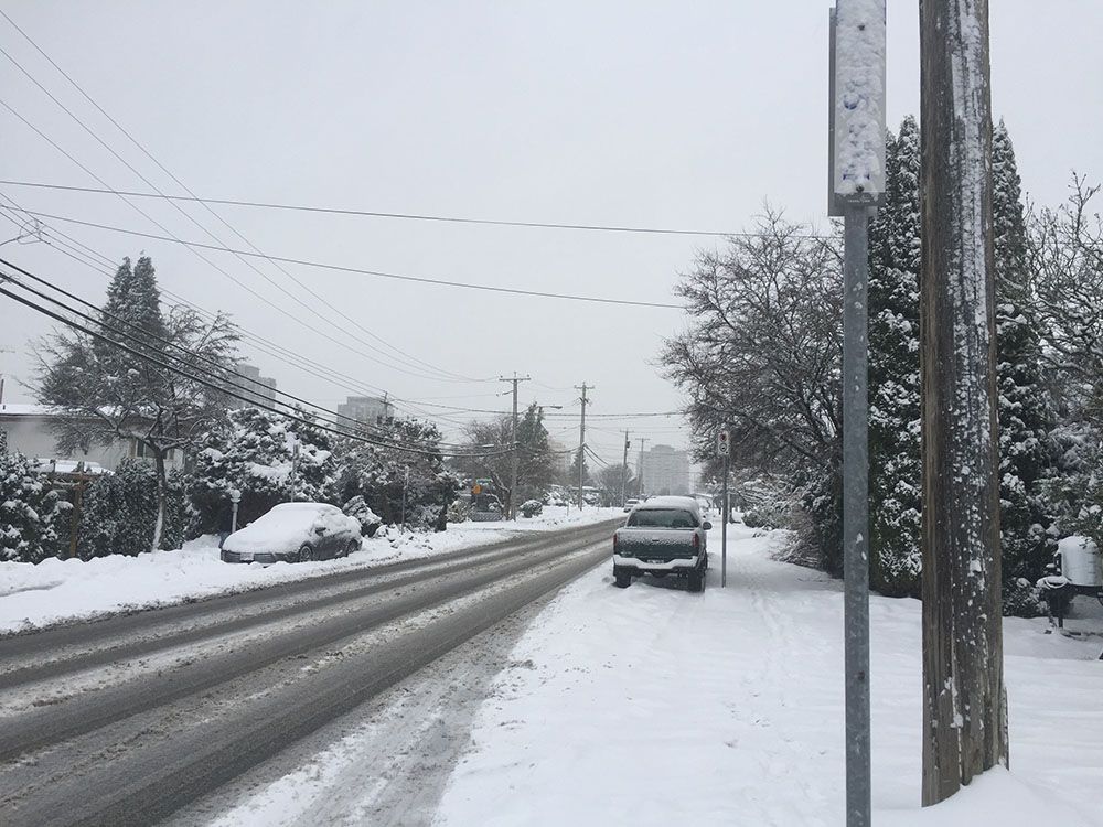 Winter Weather: Metro Vancouver Hit By Snowfall, Traffic Snarls ...