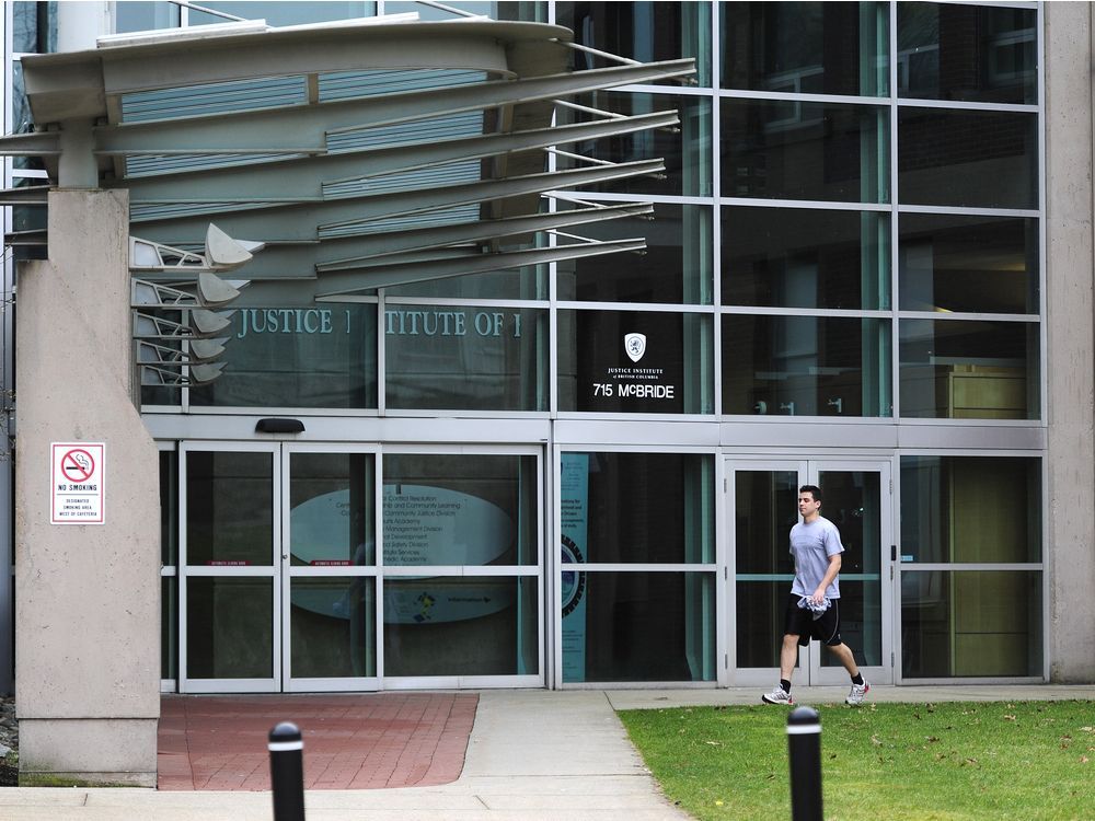 Candy Elaine Reaume de New Westminster se declaró culpable de utilizar el sistema informático del Banco Industrial y Comercial de China para obtener los nombres de 15 personas asociadas con el Instituto de Justicia de Columbia Británica cuyas casas y propiedades fueron atacadas posteriormente.