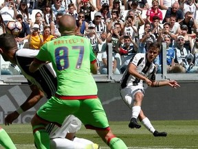 Juventus&#039; Paulo Dybala, right, scores a goal during the Serie A soccer match between Juventus and Crotone at the Juventus stadium, in Turin, Italy, Sunday, May 21, 2017. (AP Photo/Antonio Calanni)