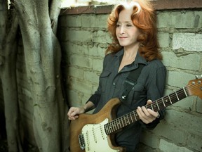 Bonnie Raitt. Guitar pose. 2017 [PNG Merlin Archive]