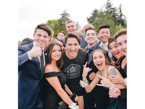 Justin Trudeau surprised a group of Vancouver promgoers during a run on the Seawall.