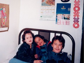 Dawn Crey (centre) with her younger sister Lorraine (left) and half brother David (right) in 1998.