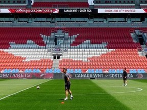 Team Canada women&#039;s national team head coach John Herdman looks on as his team practices at BMO Field in Toronto on Saturday, June 10, 2017. THE CANADIAN PRESS/ Neil Davidson
