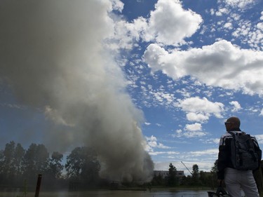 RICHMOND. June 16 2017. A man watches a fire burning on Mitchell island, Richmond, June 16 2017.  Gerry Kahrmann  /  PNG staff photo) ( Prov / Sun News ) 00049630A   [PNG Merlin Archive]
Gerry Kahrmann, PNG