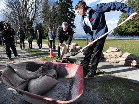 FILE PHOTO Vancouver Mayor Gregor Robertson joins City of Vancouver crews at Locarno Beach as they pile of sandbags to protect low-lying homes from this year's King Tides in Vancouver, B.C., November 8, 2016.