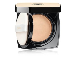 CHANEL Les Beiges Healthy Glow Gel Touch Foundation.
