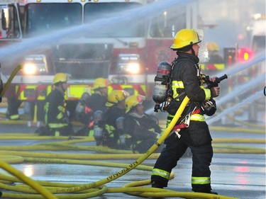 VANCOUVER, BC., October 4, 2017 -- Vancouver Fire Department fighting a two alarm fire on East 3rd Ave between Ontario and Quebec St in Vancouver, BC., October 3, 2017. Several explosions were heard from an Auto repair shop and a Doggie Daycare next door was evacuated with no injuries reported. (NICK PROCAYLO/PostMedia)  00050865A ORG XMIT: 00050865A [PNG Merlin Archive]
Nick Procaylo, PNG