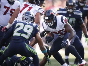 Houston Texans v Seattle Seahawks SEATTLE, WA - OCTOBER 29: Running back Lamar Miller #26 of the Houston Texans rushes against free safety Earl Thomas #29 of the Seattle Seahawks during the third quarter of the game at CenturyLink Field on October 29, 2017 in Seattle, Washington. (Photo by Otto Greule Jr/Getty Images) ORG XMIT: 700070712 Otto Greule Jr, Getty Images