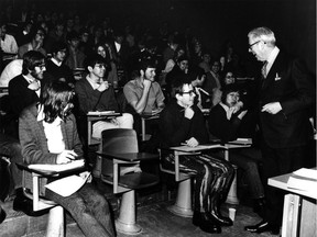 Walter Gage has his students’ attention during a lecture at UBC in 1971.