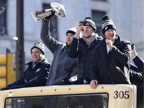 While Super Bowl MVP Nick Foles hoists the Vince Lombardi Trophy during the city’s parade on Thursday, Philadelphia Eagles owner Jeffrey Lurie (left) is in the best spot: the franchise he bought for US $185 million in 1994 now holds a valuation of US $2.65 billion.