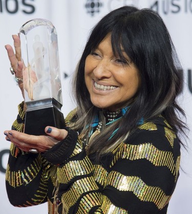 Buffy Sainte-Marie celebrates her Juno for Indigenous Music Album of the Year at the Juno Gala Dinner and Awards show in Vancouver, Saturday, March, 24, 2018.