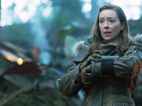 Molly Parker plays Maureen Robinson a brilliant aerospace engineer in the reboot of Lost in Space. The series is based on the 1965 series of the same name.