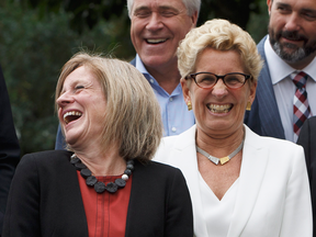 Alberta Premier Rachel Notley and Ontario Premier Kathleen Wynne at a meeting of provincial premiers in 2017.