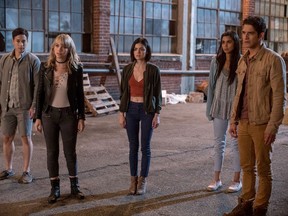 (L-r): Hayden Szeto, Violett Beane, Lucy Hale, Sophia Taylor Ali and Tyler Posey in "Truth or Dare." MUST CREDIT: Peter Iovino, Universal Pictures)