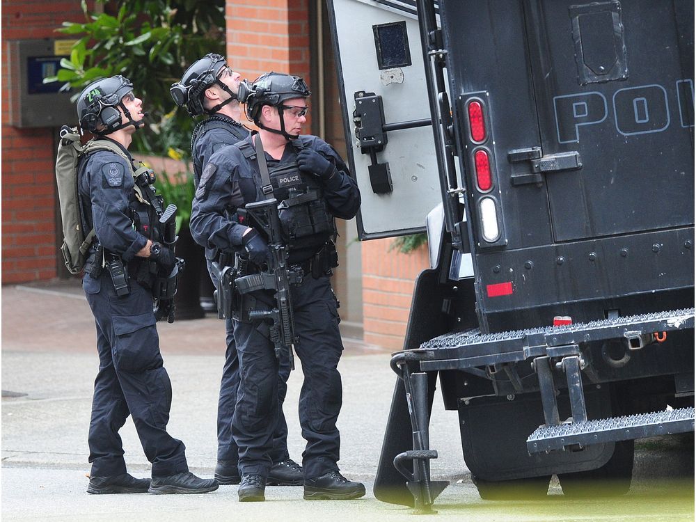 Vancouver man arrested after day-long standoff in West End | Vancouver Sun