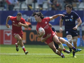 Nathan Hirayama (with ball) led the World Rugby Sevens Series in scoring. Justing Douglas (left) was the winner of the DHL Impact Player award.
