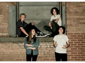 Calpurnia. Vancouver indie rock band (l-r) Jack Anderson, Ayla Tesler-Mabe, Malcolm Craig, Finn Wolfhard. 2018 [PNG Merlin Archive]