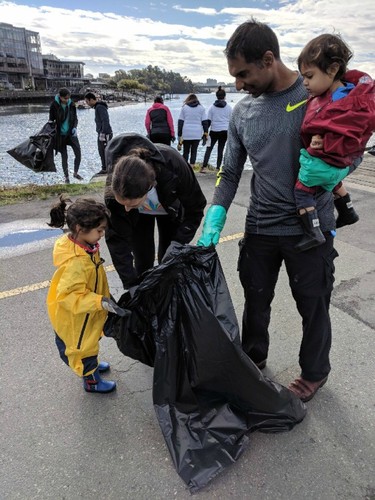 This weekend, members of the Ismaili Community from across the country are taking part in the 2nd annual Ismaili Civic Day, coming together to provide service to improve the quality of life of fellow Canadians, one Canadian at a time. In this photo, volunteers in Victoria helped clean up the water and shoreline of the Gorge waterway, improving the area for local wildlife and for local residents.