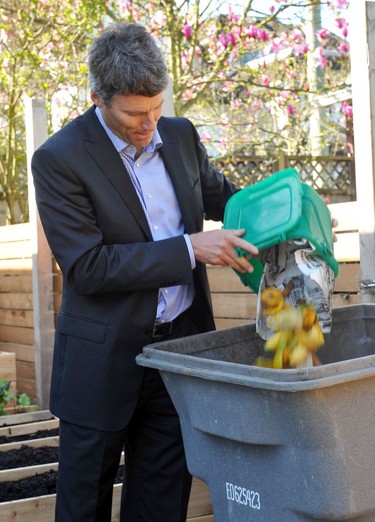 VANCOUVER, BC -- April  11,  2013 --   Mayor Gregor Robertson introduces a new program for disposing of food waste  in  Vancouver on April  11, 2013.   (Wayne Leidlenfrost/PNG) (For story by Darah Hansen) [PNG Merlin Archive]