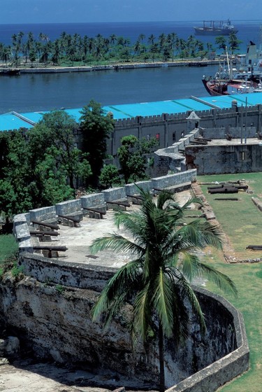 The canons of Fortaleza Ozama once guarded the anchorage once used by the Spanish caravels and Columbus.