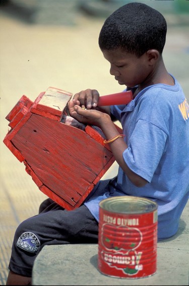 Counting the day's earnings, shoe-shine boy, Santo Domingo.