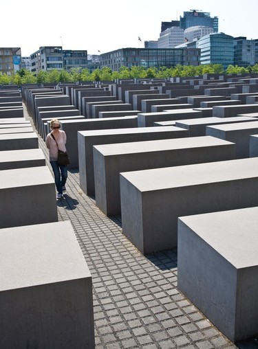 A thought-provoking and moving experience is to wander amongst the 2,711 concrete columns rising in sombre silence from the undulating ground, that make up the Holocaust-Denkmal.
