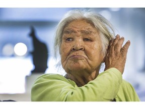 Elisapee Ishulutaq is shown at age 91 in the Marion Scott Gallery in October, 2016. Photo: Arlen Redekop/PNG.