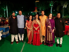 The Piramals and the Ambanis pictured together at the wedding with Isha Ambani and Anand Piramal in the centre.