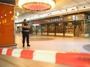 A Dutch military police officer is stationed in departure Hall 3 of Schiphol airport on December 31, 2018, after it was  temporarily closed following threats by an unkown man that he was carrying a bomb.