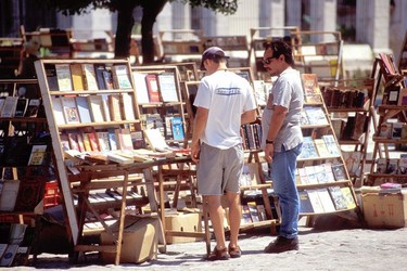 A great second hand book market takes place on weekends in the Plaza de las Armas.